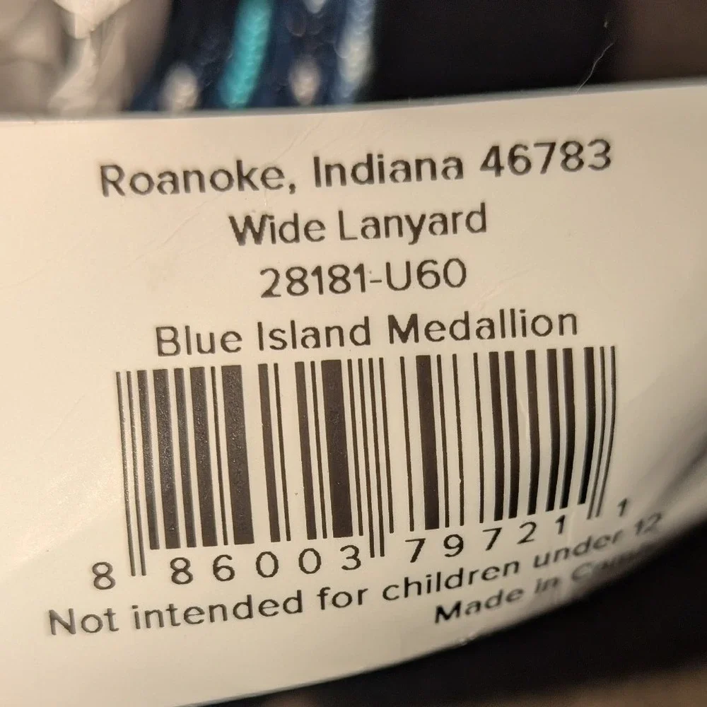Vera Bradley Wide Lanyard Blue Island Medallion Floral ID Key‎ Holder NEW
